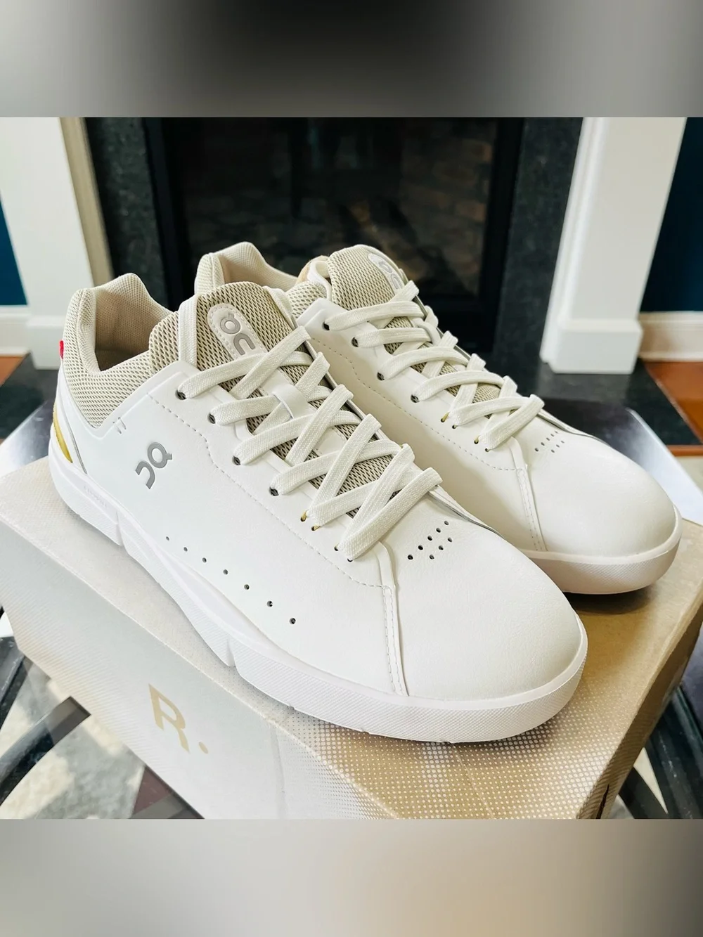 Sz 8 ON The Roger Advantage Men's Running Shoe White/Bronze (Women 9.5) 48.98343 - Picture 3 of 7